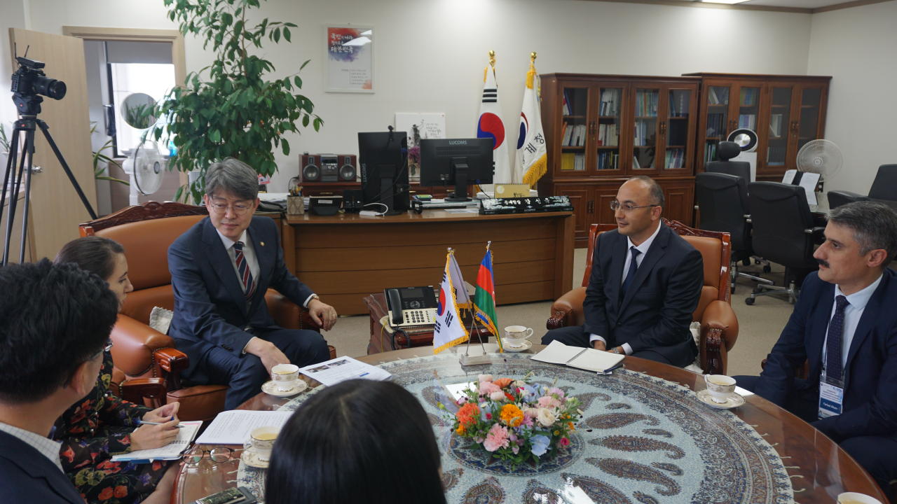 Cooperation with S. Korean statistics agency expands