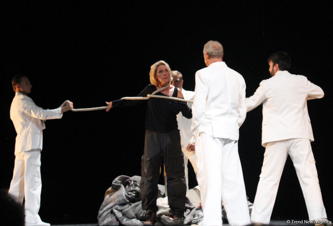 Russian theater stages "Medea" in Baku [PHOTO] - Gallery Image