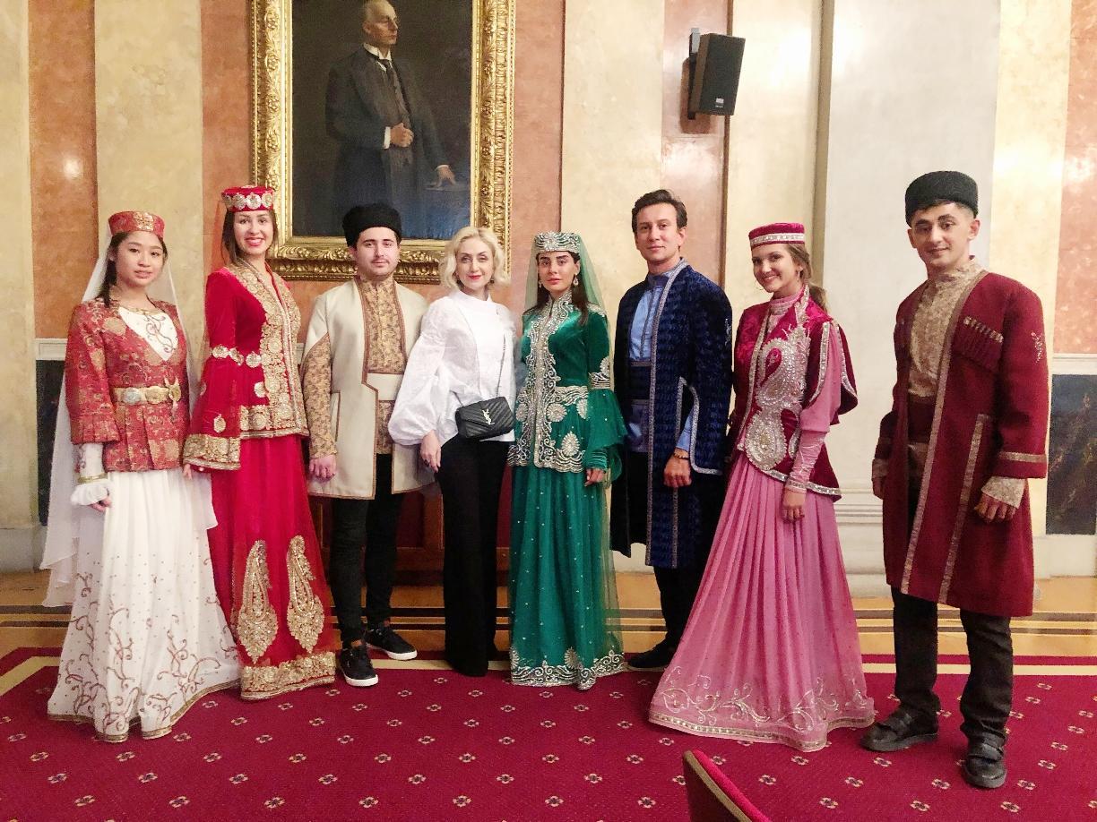 National costumes amaze Austrian fashion lovers [PHOTO]