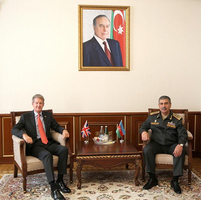 Azerbaijan, Great Britain to expand military cooperation [PHOTO]