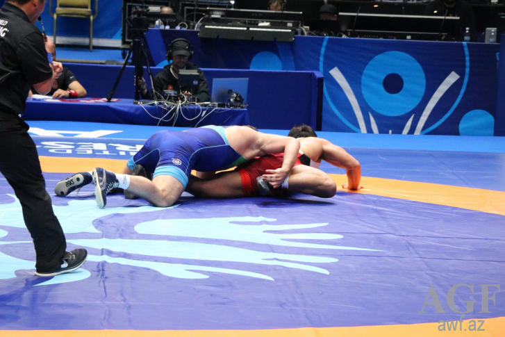 2 Azerbaijani wrestlers reach semifinals at World Wrestling Championship in Kazakhstan