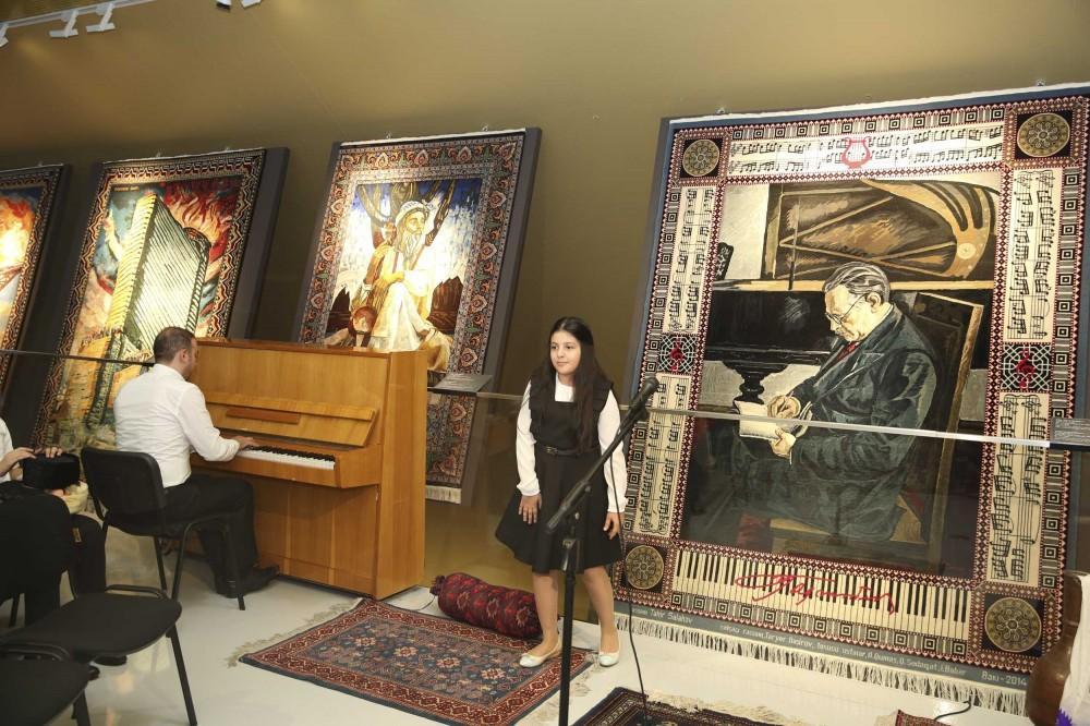 Uzeyir Hajibeyli's creativity reflected through carpet waving art [PHOTO]