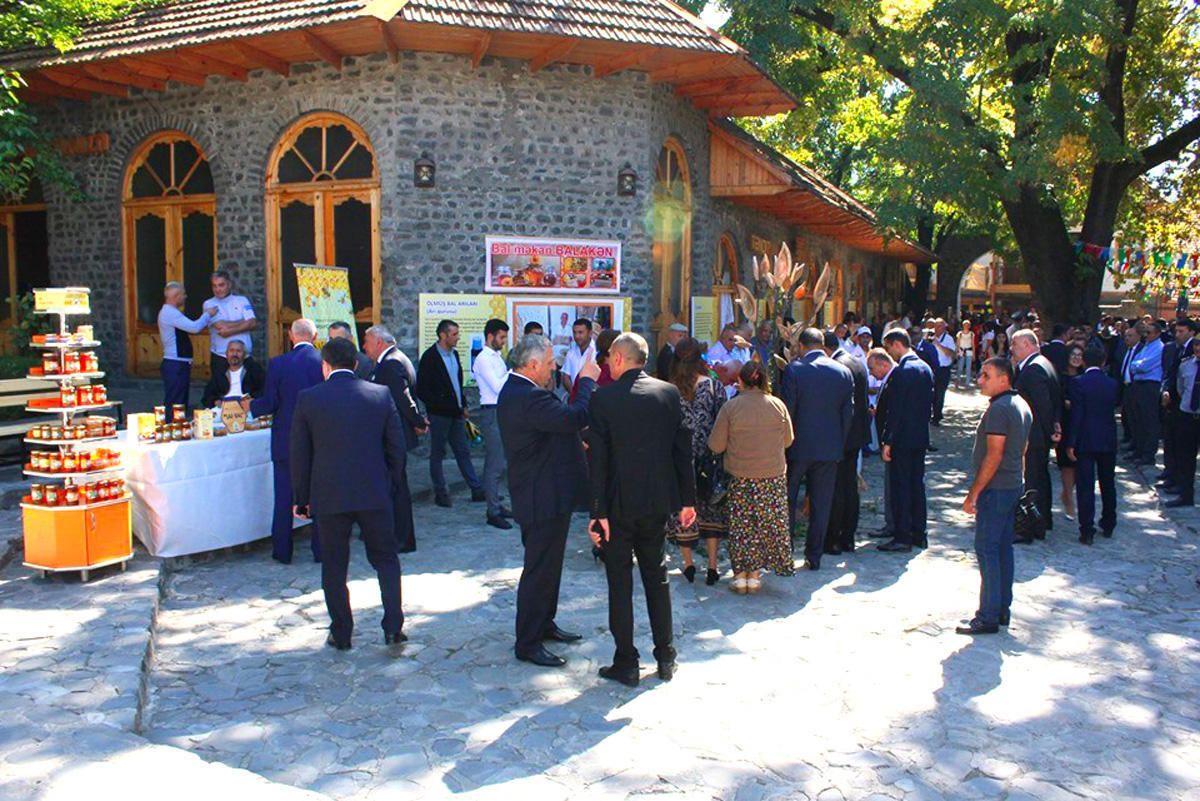 Sweets lovers gather at Honey Festival in Gakh [PHOTO]
