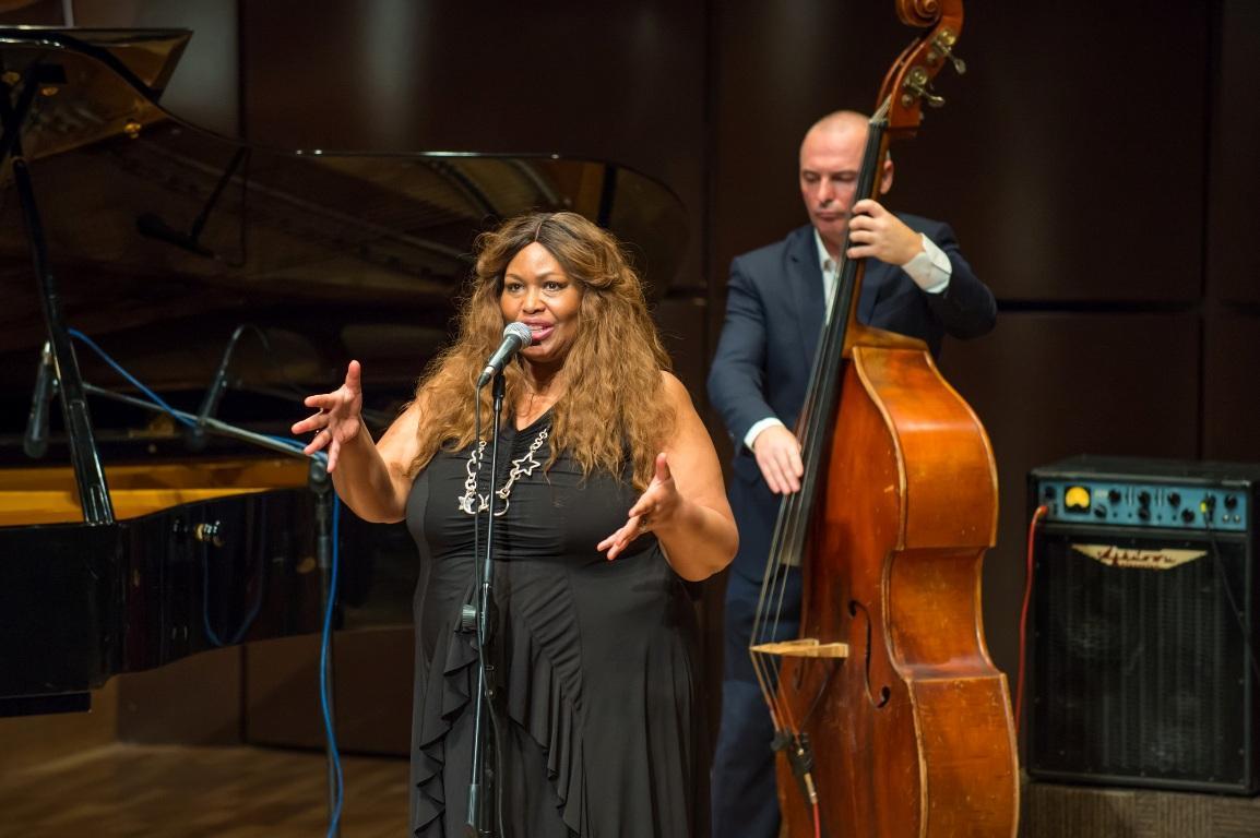 Michelle Walker amazes jazz fans in Baku [PHOTO]