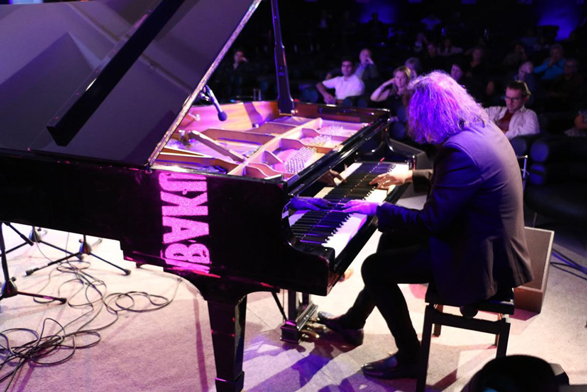 Polish pianist amazes music lovers in Baku [PHOTO]