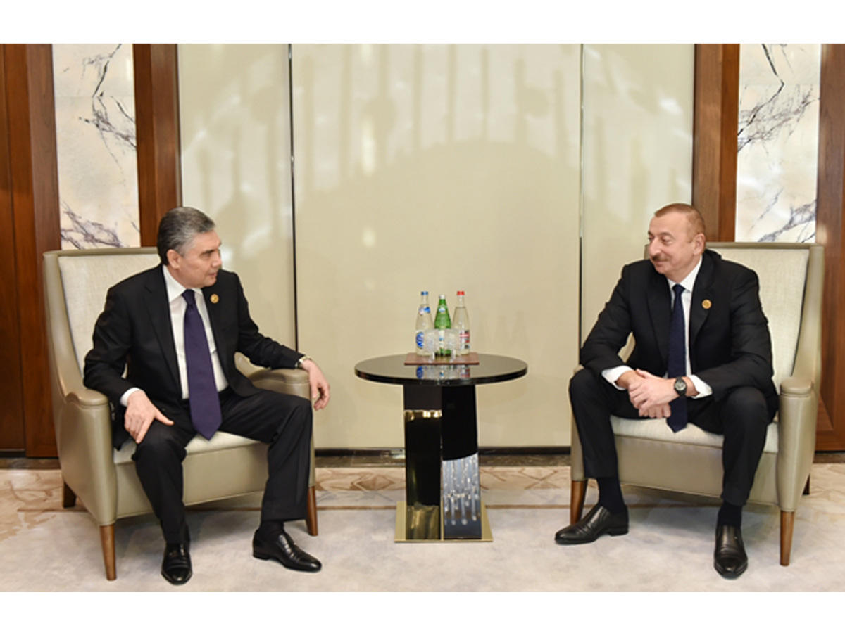 President Ilham Aliyev meets Turkmen President Gurbanguly Berdimuhamedov [UPDATE]
