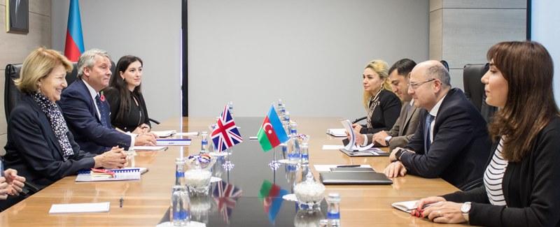 Azerbaijan, UK mull co-op in renewable energy