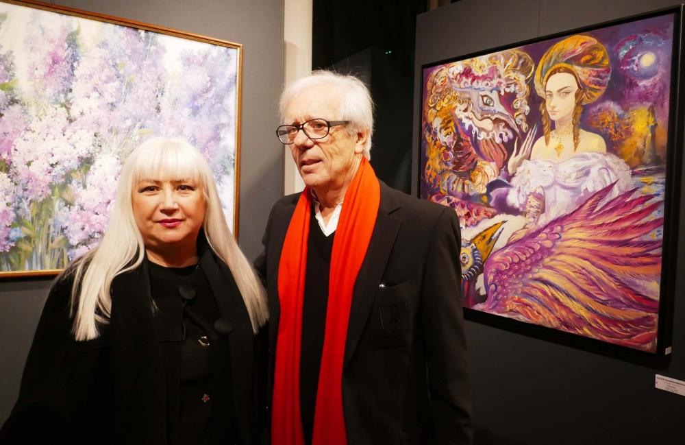 Azerbaijani artist's paintings stun Parisians [PHOTO]