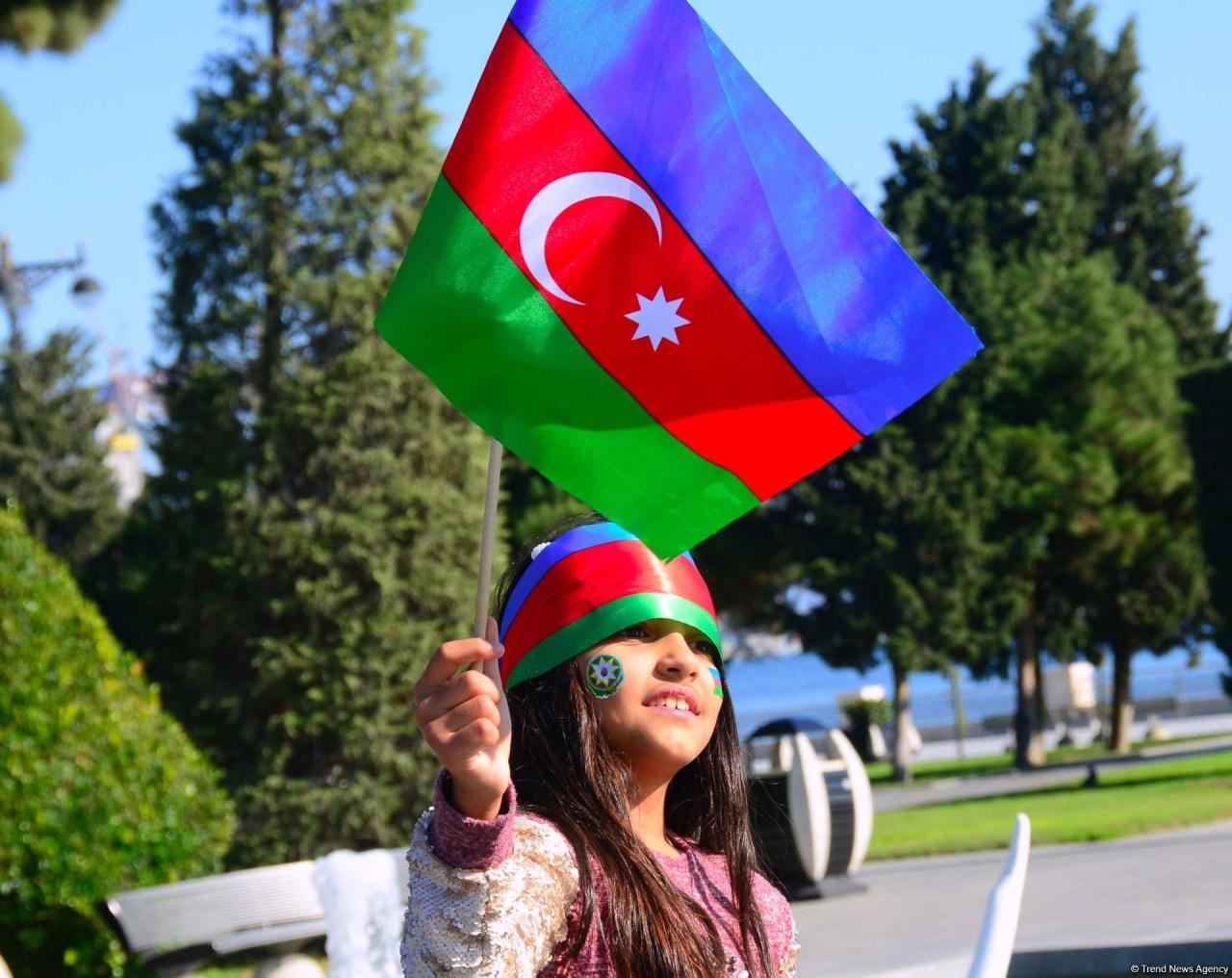 Festive event on occasion of National Flag Day held on Baku Boulevard [PHOTO] - Gallery Image