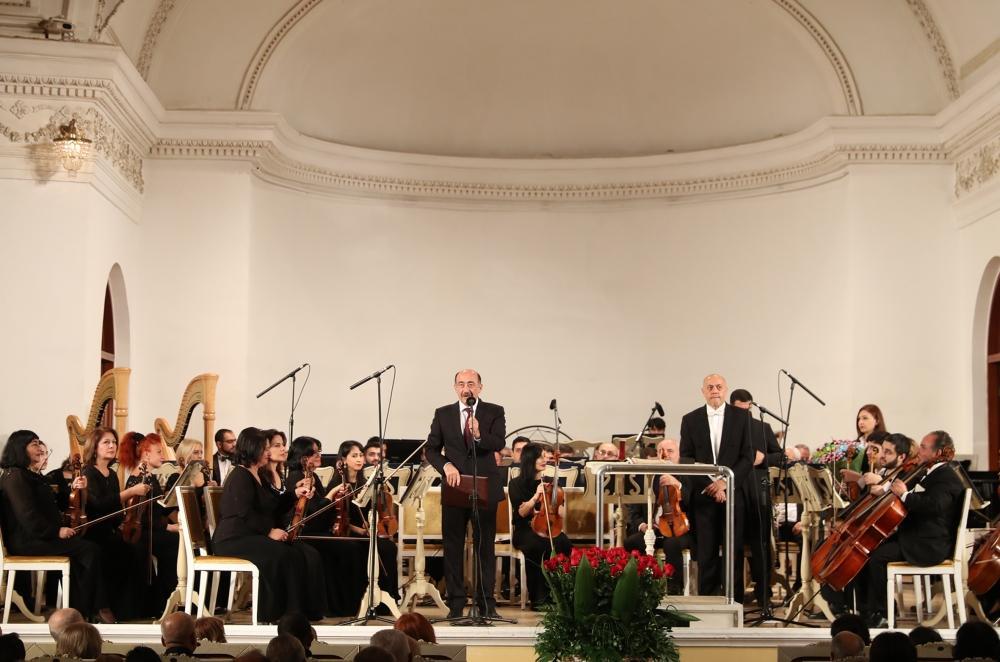 World-famous conductor marks his 60th birthday [PHOTO]