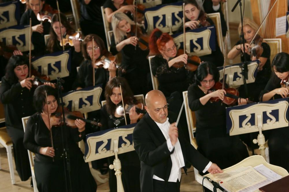 World-famous conductor marks his 60th birthday [PHOTO] - Gallery Image