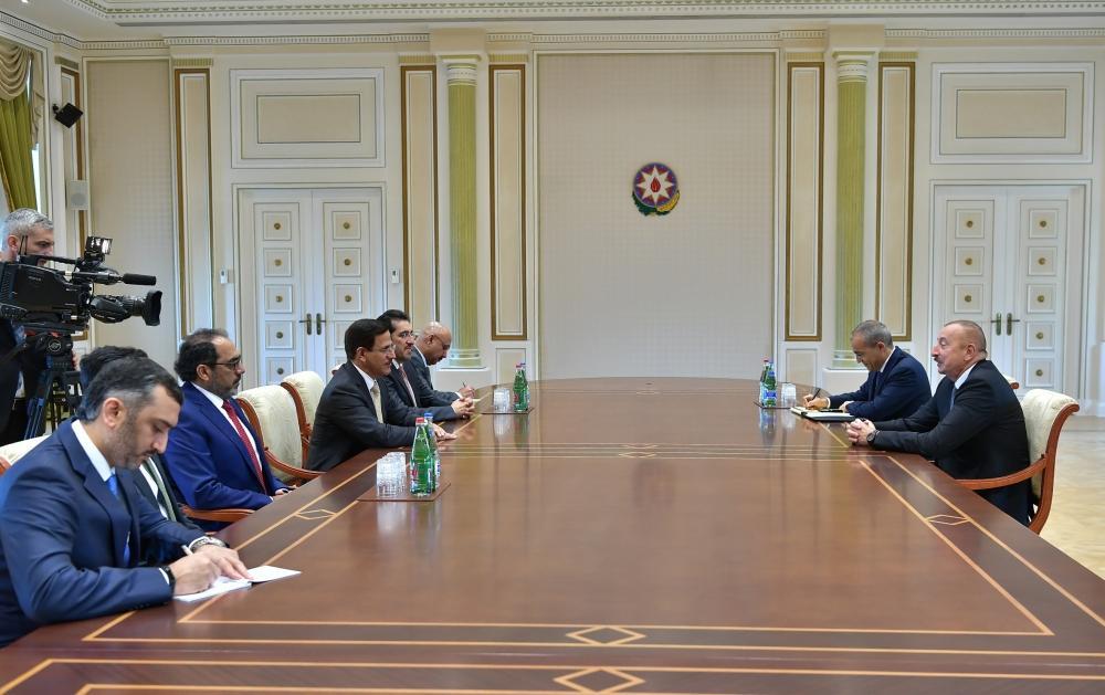 President Ilham Aliyev receives delegation led by UAE minister of economy [UPDATE]
