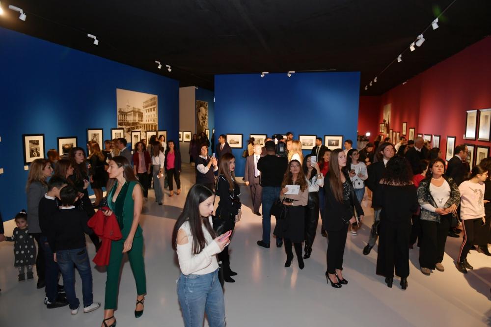 Works of Russian photographer displayed in Baku [PHOTO]