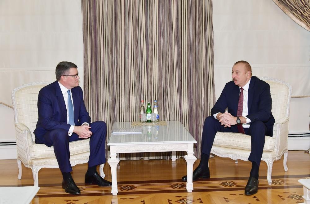 President Ilham Aliyev receives CISCO delegation [UPDATE]