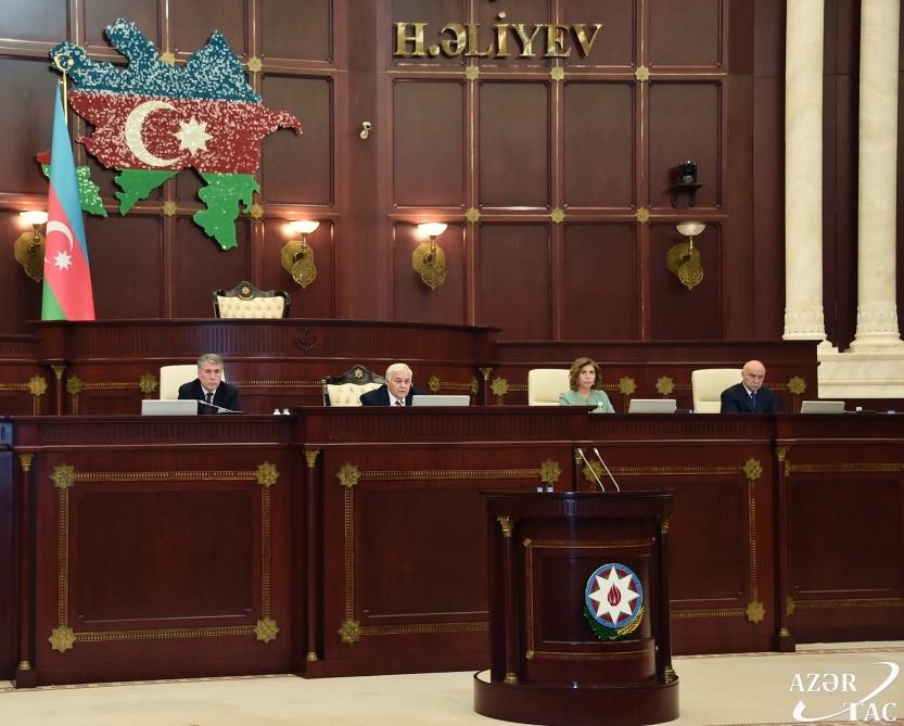 Azerbaijani parliament asks to be dissolved