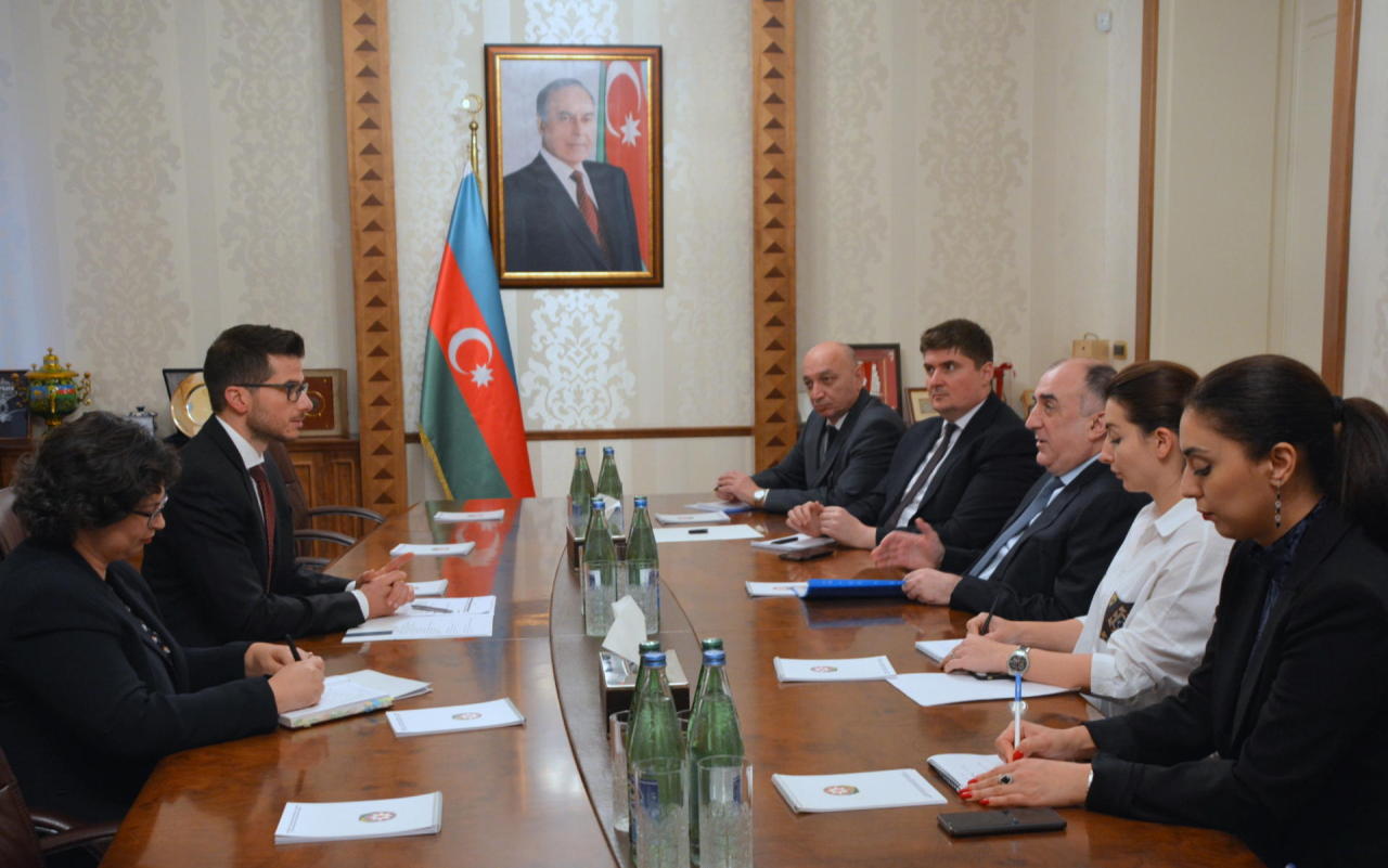 Azerbaijani FM receives newly-appointed Israeli envoy [PHOTO]