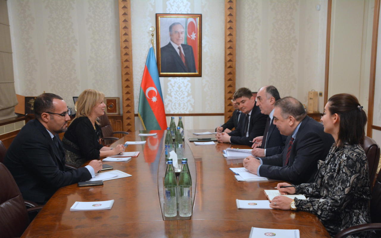 Azerbaijani FM receives newly-appointed Algerian envoy [PHOTO]