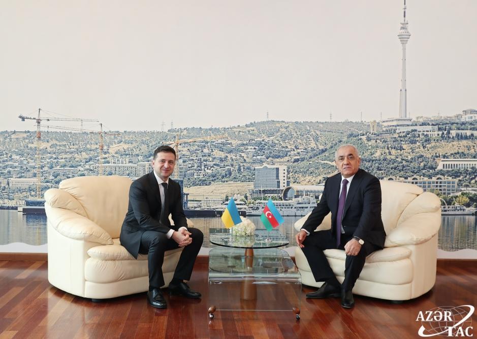 Azerbaijani PM, Ukrainian president have working dinner