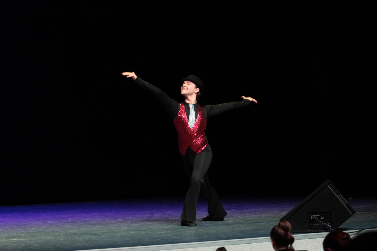 "Lonely Dancer" captivates viewers [PHOTO/VIDEO]