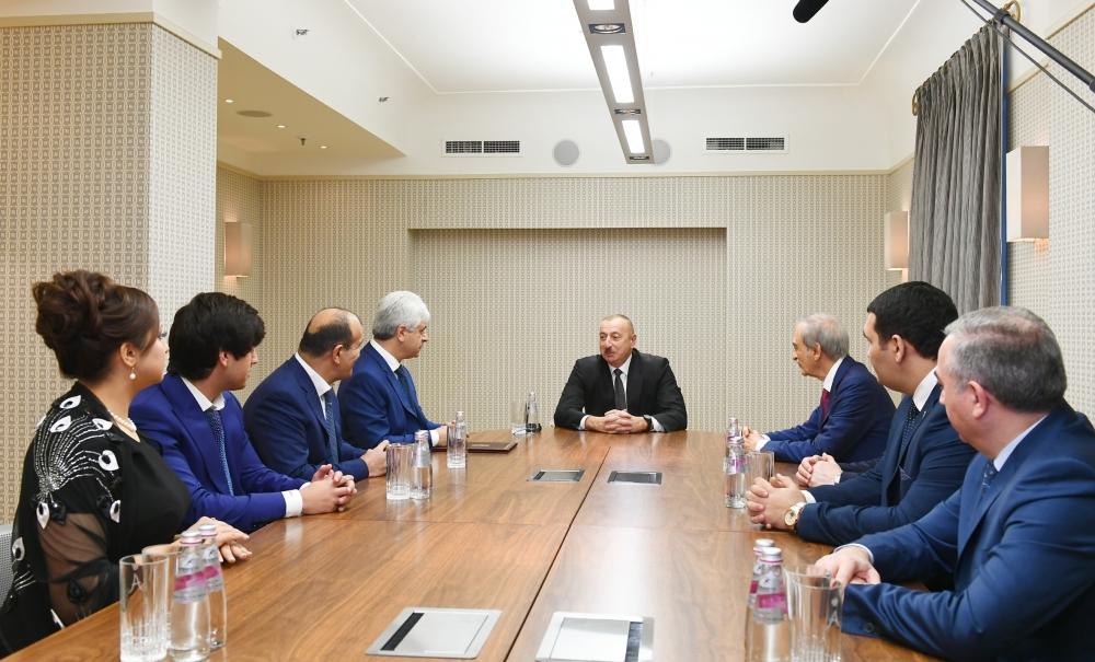Ilham Aliyev meets heads of Azerbaijani diaspora organizations in St. Petersburg [PHOTO]