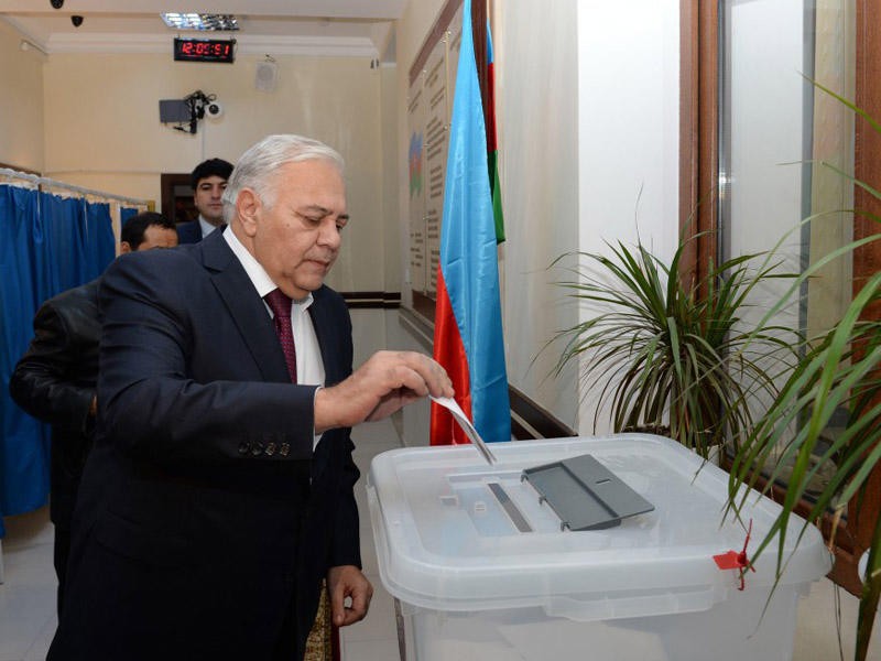 Speaker of Azerbaijani Parliament casts vote municipal elections