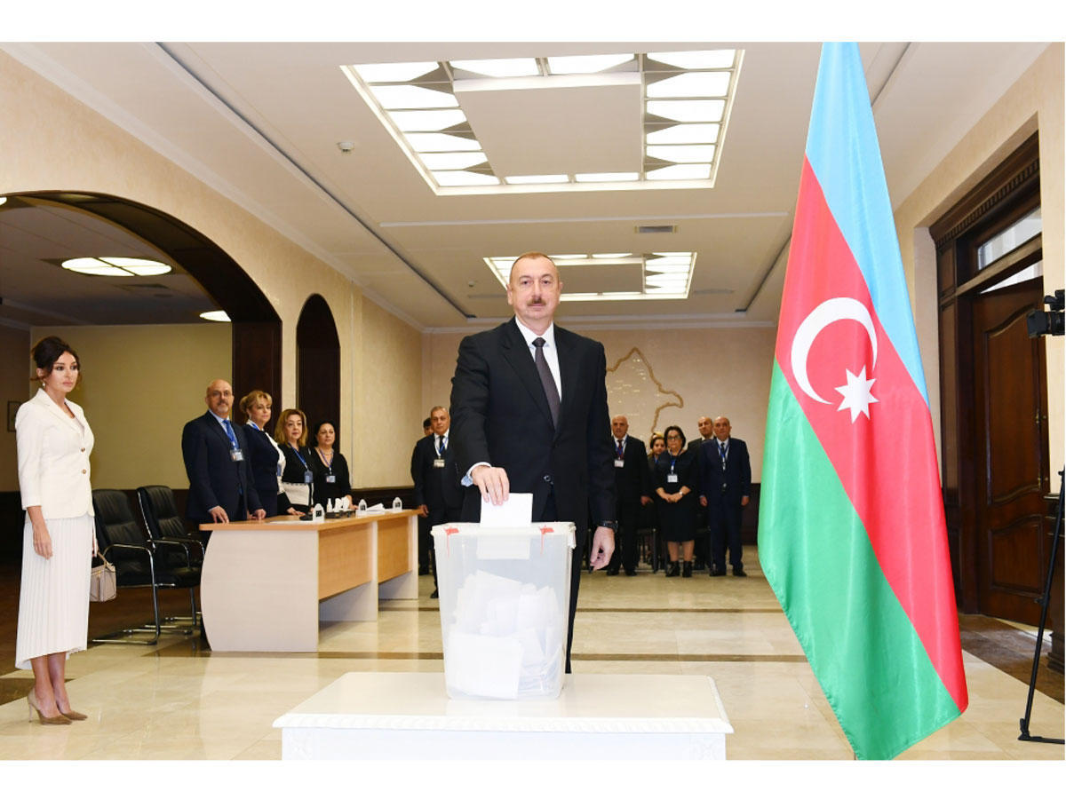 President Ilham Aliyev, First Lady Mehriban Aliyeva vote in municipal elections