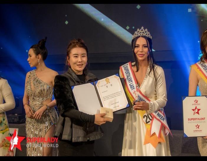 National model named "Superlady of World" [PHOTO]