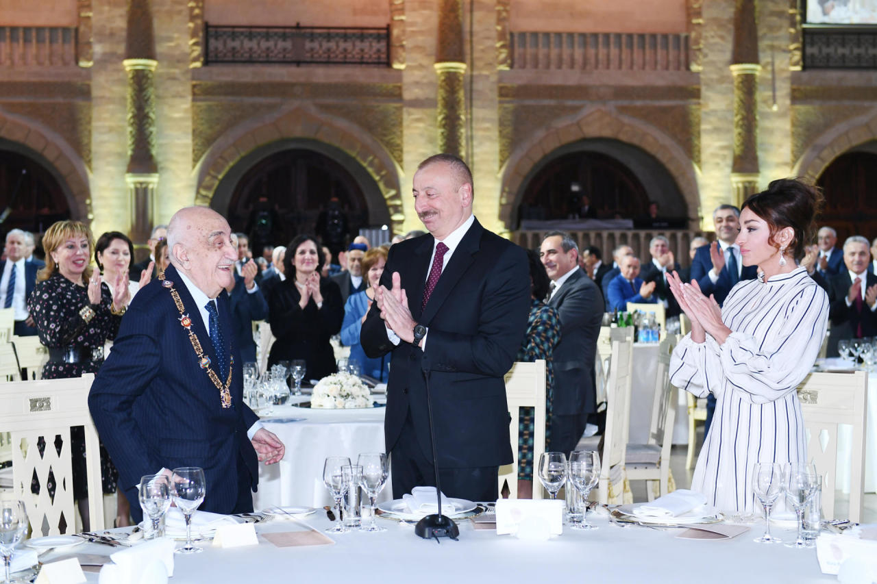 President, First Lady attend ceremony to mark SOCAR vice-president's 90th anniversary [UPDATE]