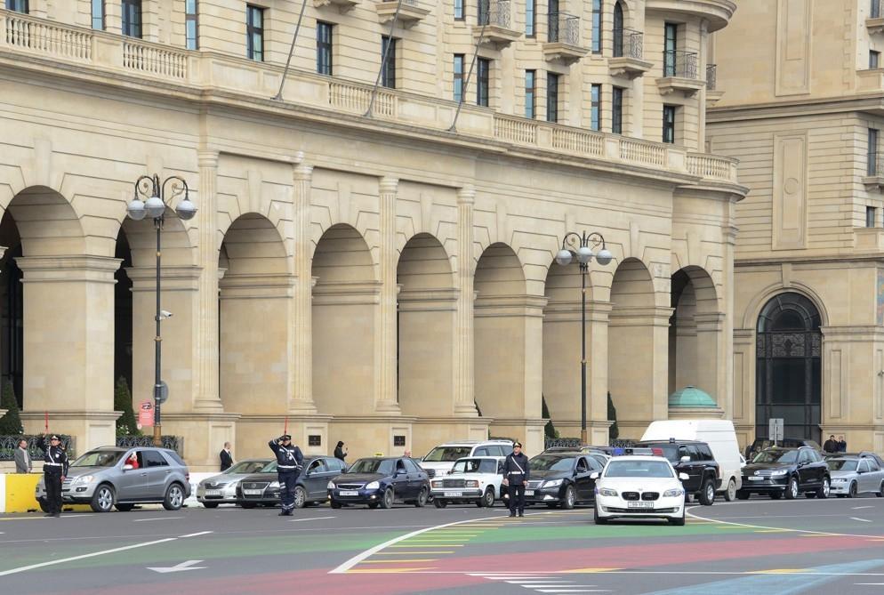 Azerbaijan holds minute of silence to honor January 20 victims (PHOTO)