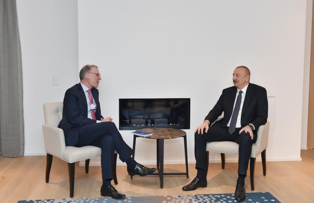 President Ilham Aliyev meets Carlsberg Group CEO in Davos [UPDATE]