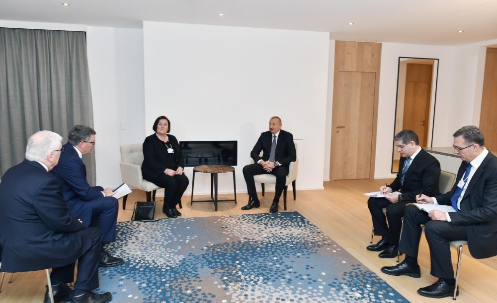 President Ilham Aliyev meets with CISCO Executive Vice President and Chief Financial Officer in Davos