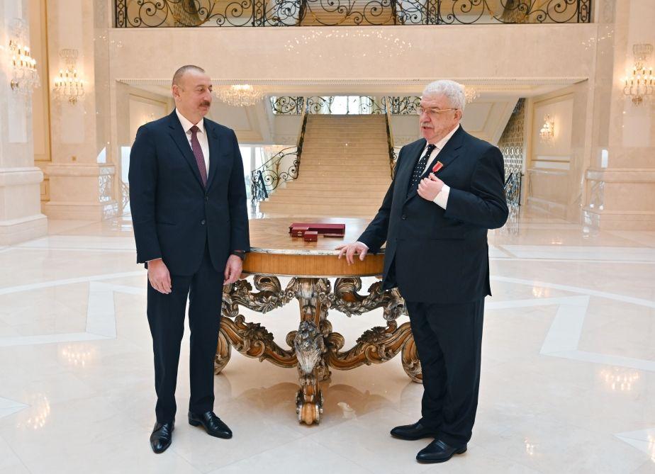 President Ilham Aliyev presents "Sharaf" Order to Mikhail Gusman [UPDATE]