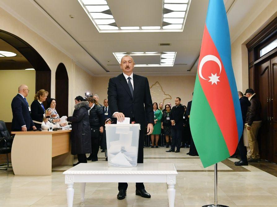 Azerbaijani president, First Lady vote at parliamentary election [PHOTO/VIDEO]