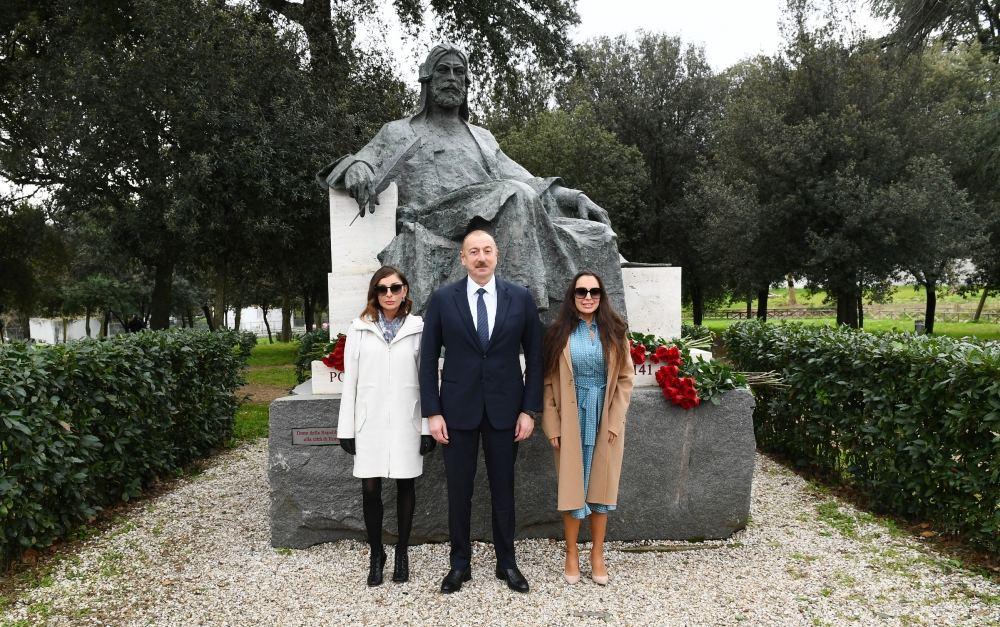 President Aliyev visits monument to Azerbaijani poet Nizami Ganjavi in Rome [PHOTO]