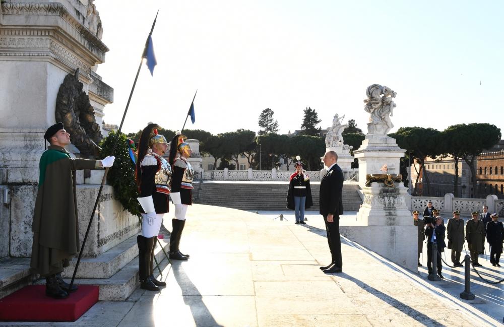 Ilham Aliyev visits Tomb of the Unknown Soldier in Rome [PHOTO]