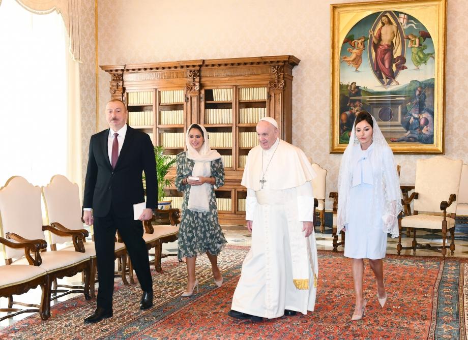 President Ilham Aliyev, First Lady Mehriban Aliyeva meet Pope Francis in Vatican [UPDATE]