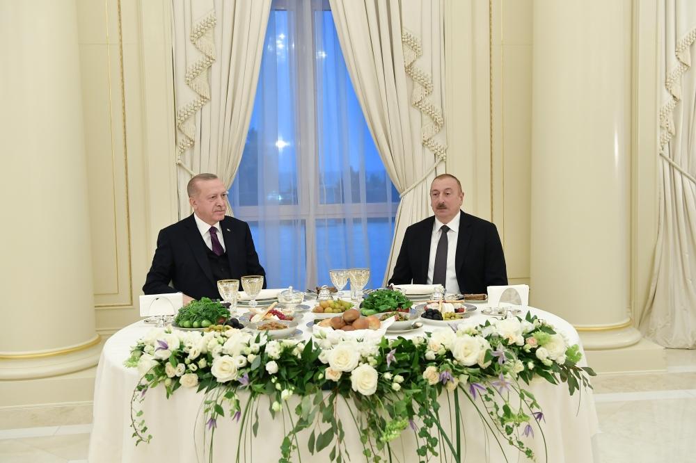 President Ilham Aliyev hosts reception in honor of Turkish President [PHOTO]