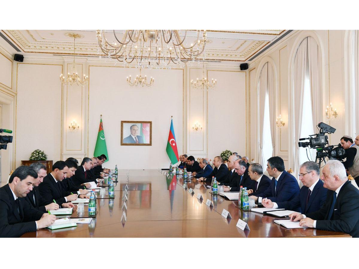 Azerbaijani, Turkmen presidents held expanded meeting [UPDATE]