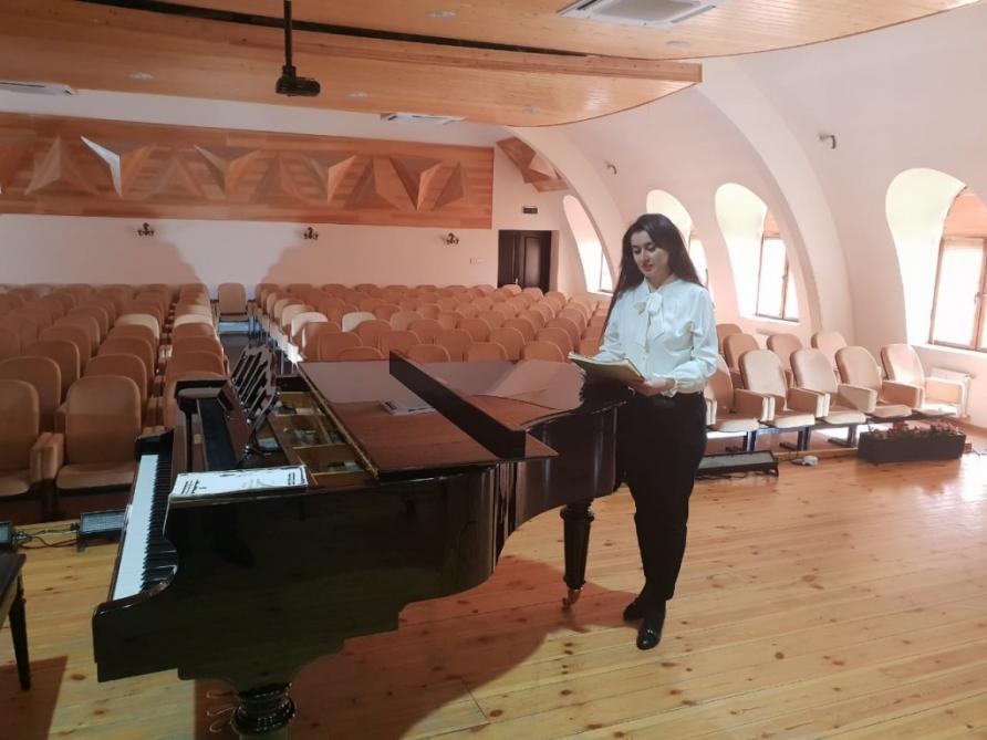 Azerbaijani musicians turn to virtual lessons [PHOTO]