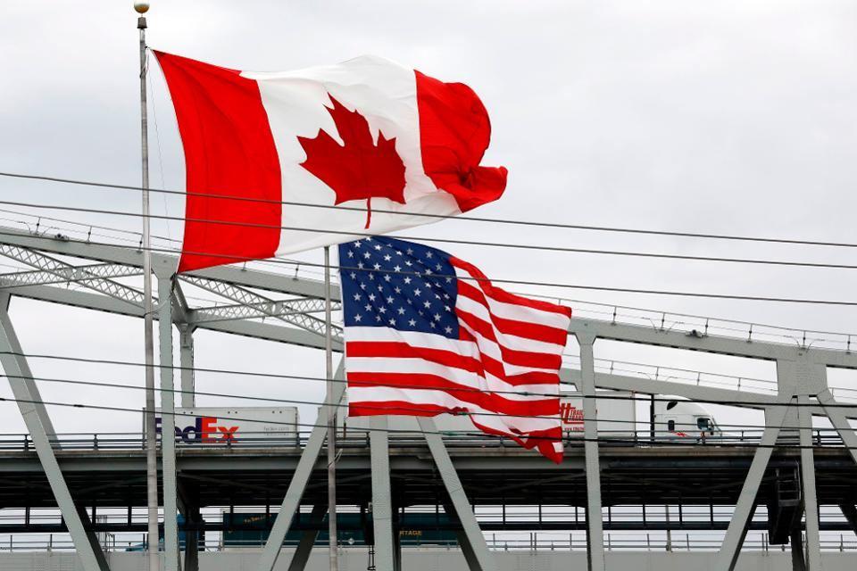 Canada, U.S. extend border restrictions 30 days to control coronavirus spread