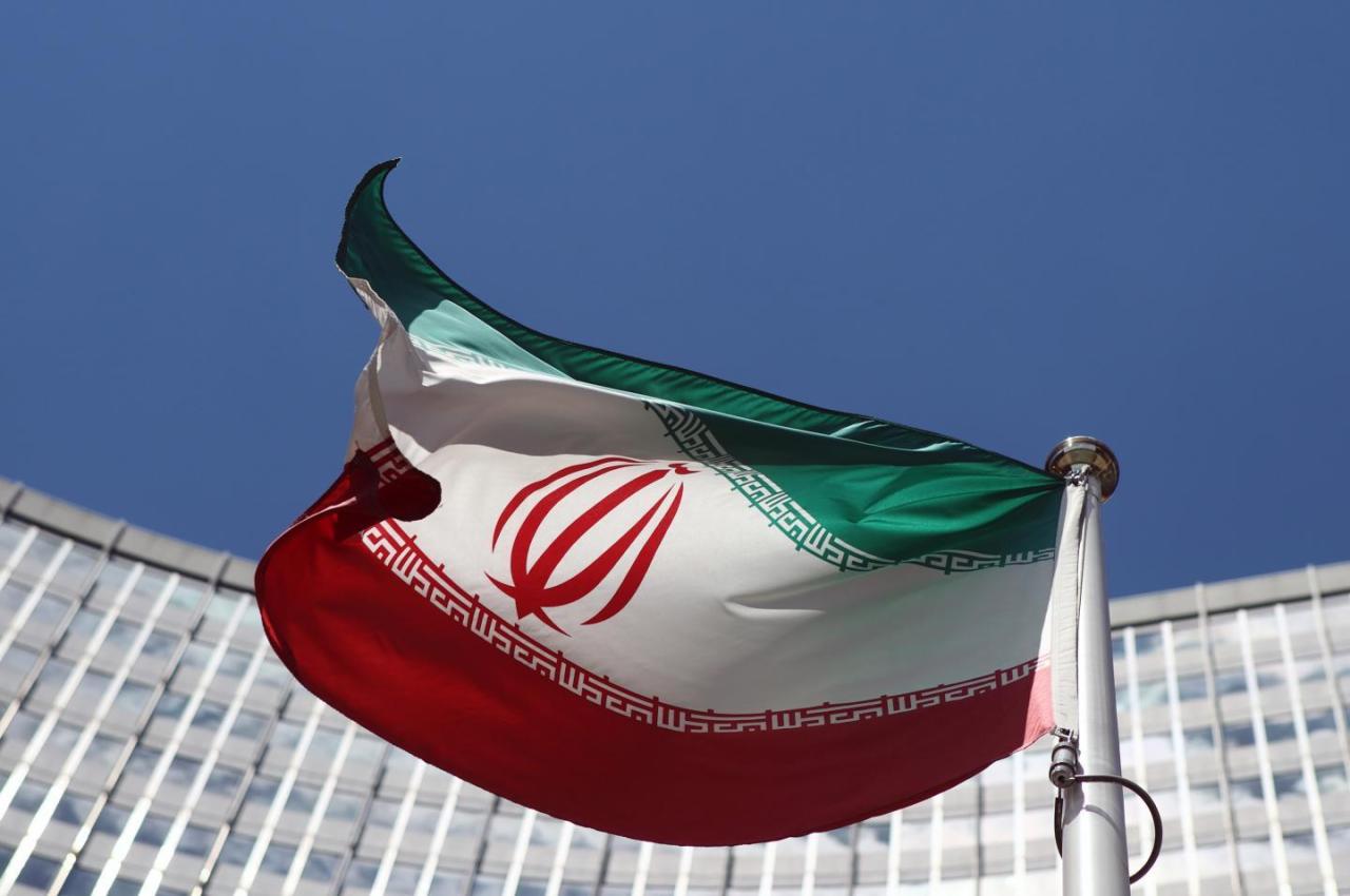 Iran changes its national currency from rial to toman