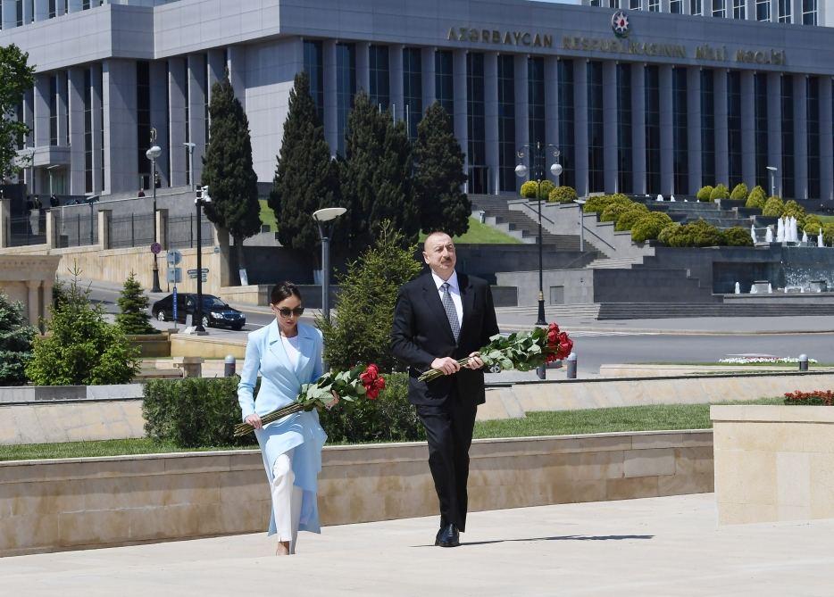 President Ilham Aliyev, First Lady Mehriban Aliyeva pay tribute to Azerbaijanis killed in Great Patriotic War [PHOTO]