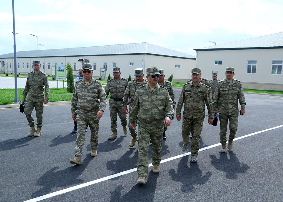 Defense Ministry officials inspect new military units in frontline [PHOTO]