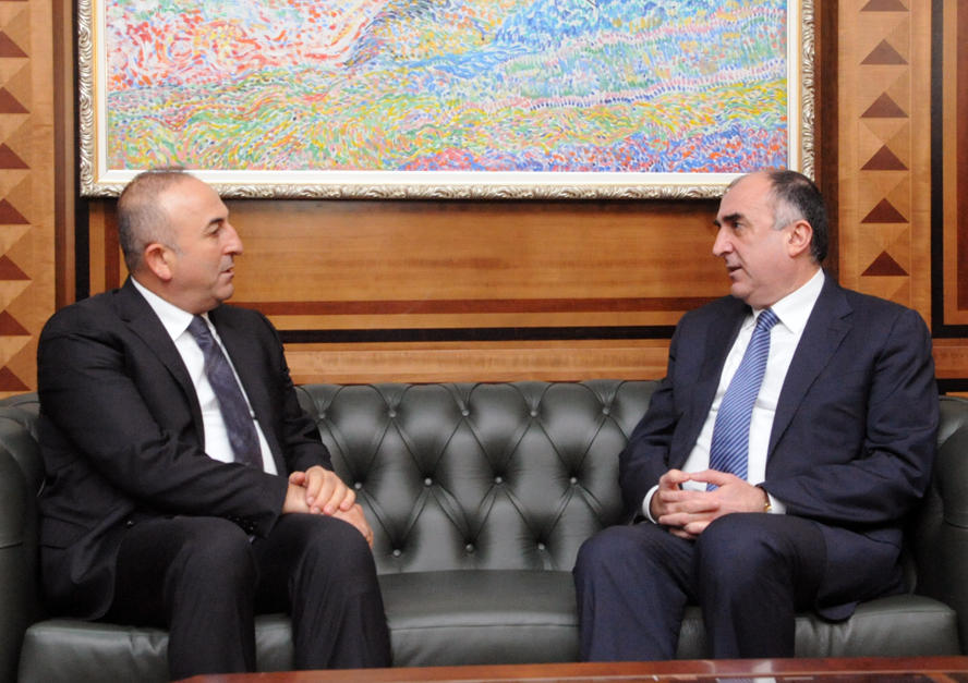 Azerbaijani, Turkish FMs hold phone conversation