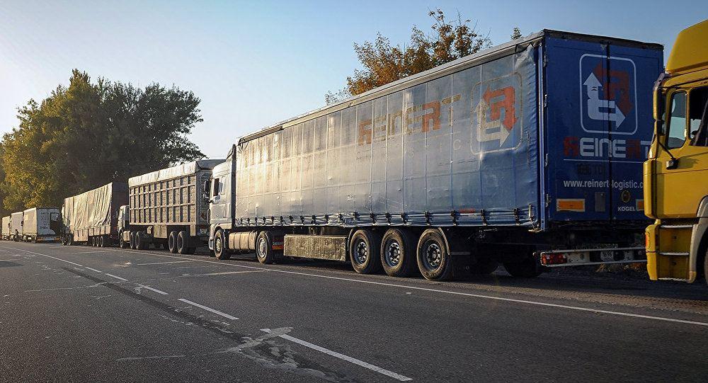 Iranian trucks with goods enter Turkey, following months of closure