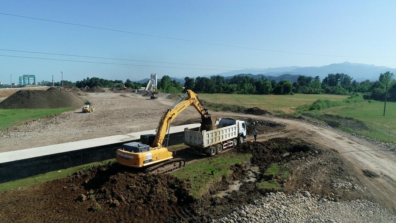 Construction of new highway underway on Azerbaijani-Iranian border [PHOTO]