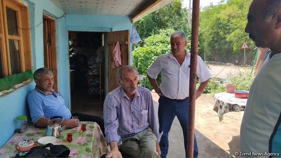 Azerbaijani villagers on border with Armenia refuse to leave despite tensions [PHOTO]