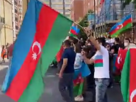 Armenians attack Azerbaijanis conducting peaceful rally in London [VIDEO]