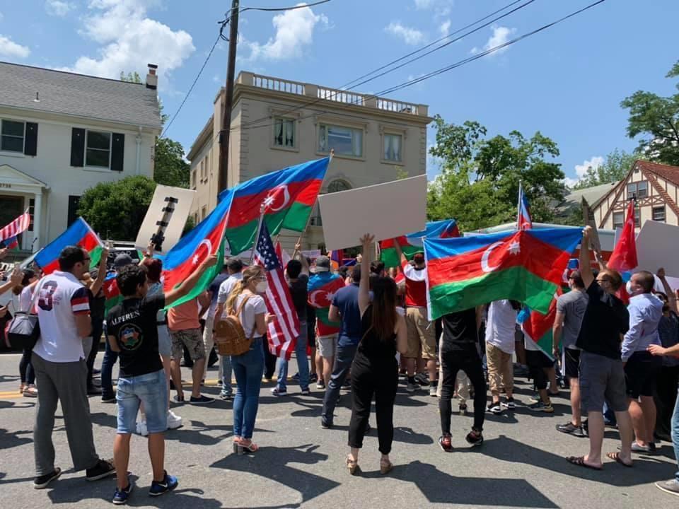 Azerbaijanis hold rally urging UN investigaiton into Armenia's border provocation [PHOTO]