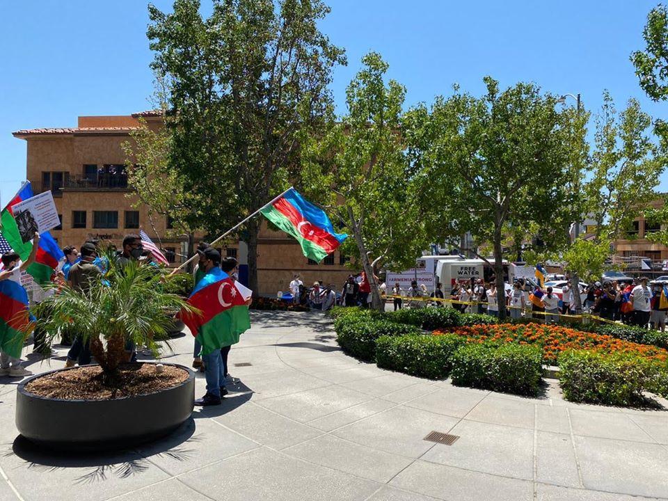 Los Angeles mayor condemns attacks against Azerbaijani protesters [PHOTO/VIDEO]